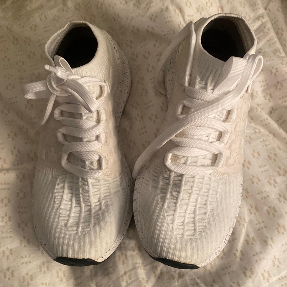 Under Amour Hovr size 6.5